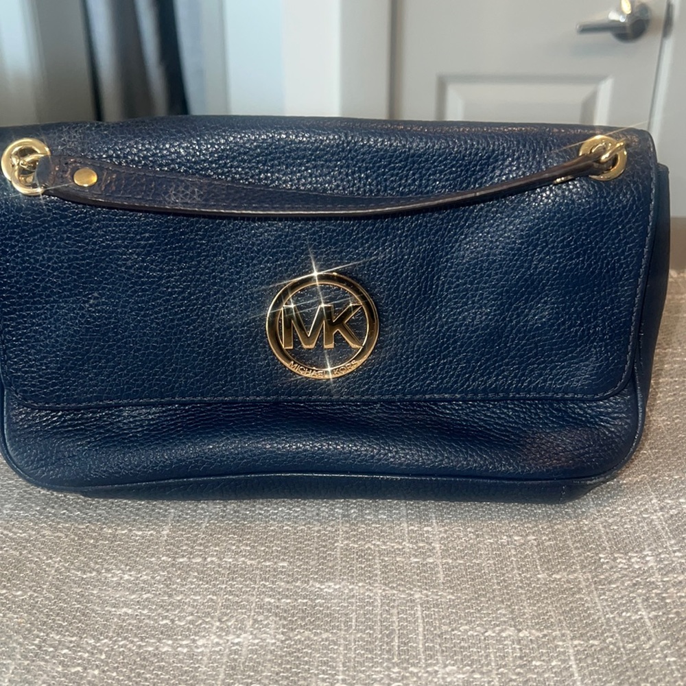 MICHAEL KORS NAVY BLUE / JET SET PURSE